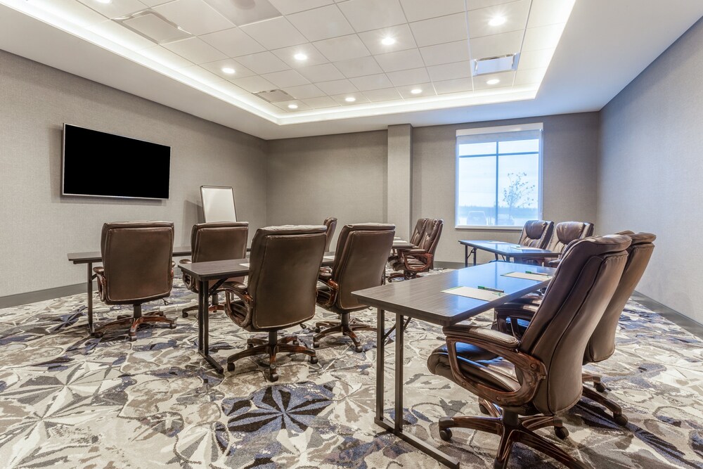 Holiday Inn & Suites Cedar Falls Waterloo Event Ctr by IHG - photo 39