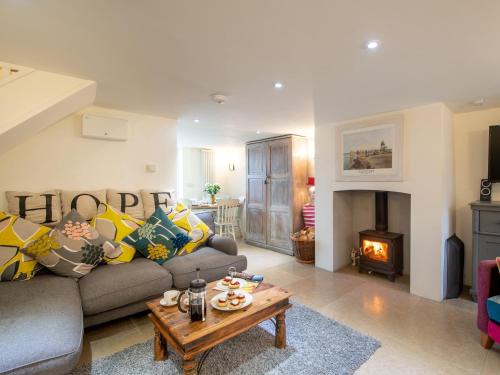 3 Bed in Charmouth DC080 — hotel in Charmouth