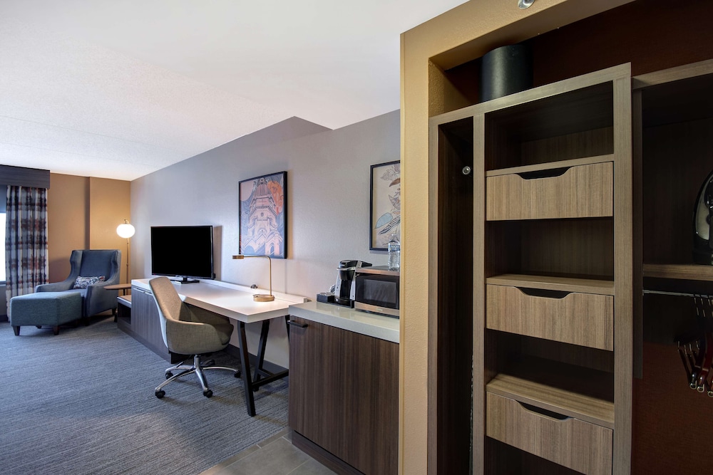 Hilton Garden Inn Terre Haute - photo 32
