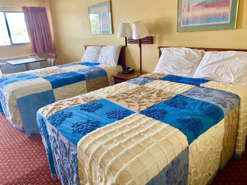 Regency Inn - photo 8