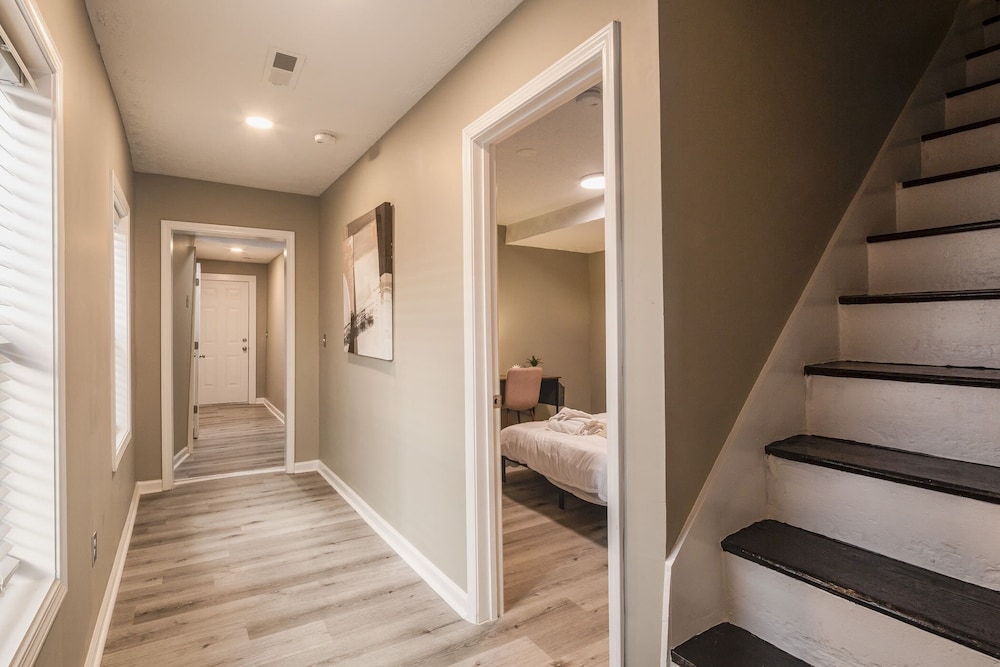 Newly renovated 4BR CozySuites - photo 40
