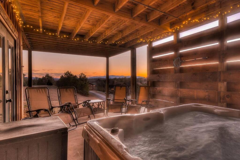 Mtn View Hot Tub Firepit Game Rm 10min to Blue Ridge in Morganton, United States