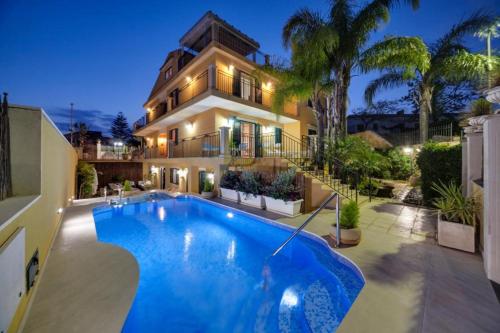 Villa Magda private pool 20 pax — 4-Star Luxury Hotel in Marina Di Ragusa, Italy