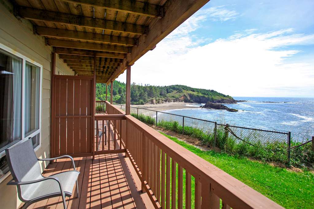 Clarion Inn Surfrider Resort - photo 9