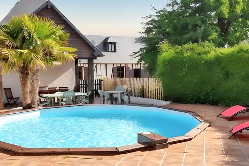 Villa charmante dans les vergers de Normandie avec piscine privée. — 4-Star Luxury Hotel in Epinay-Sur-Seine, France