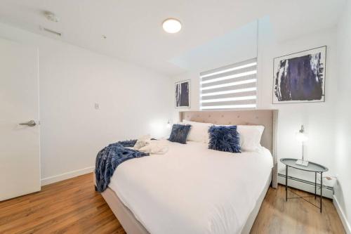 Royal Blue Wild Oasis Corner PNHSE KingBed U G Wi fi — Edmonton — photo 4