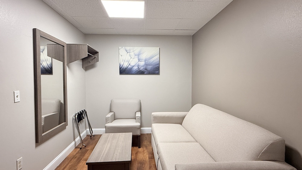 Red Roof Inn & Suites Swansea - photo 3