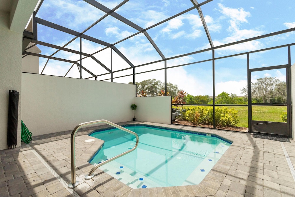 162 Cd Festival Amazing 4 Bed Private Pool — 4-Star Luxury Hotel in Davenport, United States