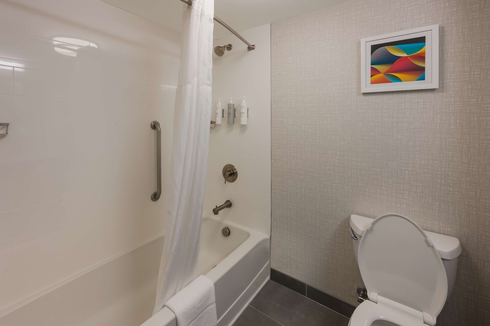 Hampton Inn & Suites Fredericksburg at Celebrate Virginia - photo 54