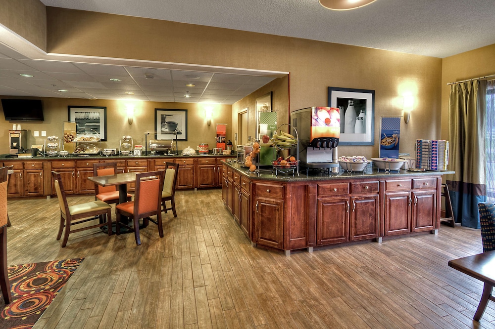 Hampton Inn Jonesville Elkin - photo 17