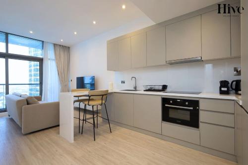 Stunning Studio Apartment in JLT near Metro — 4-Star Luxury Hotel in Dubai, United Arab Emirates