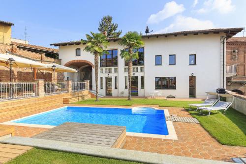 Villa Teresa Enticing villa with pool and views — 4-Star Luxury Hotel in Gabiano, Italy