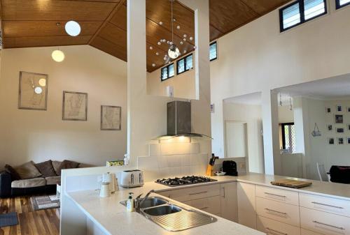 Our Beach House Kingfisherbay — 5-Star Luxury Hotel in Urraween, Australia