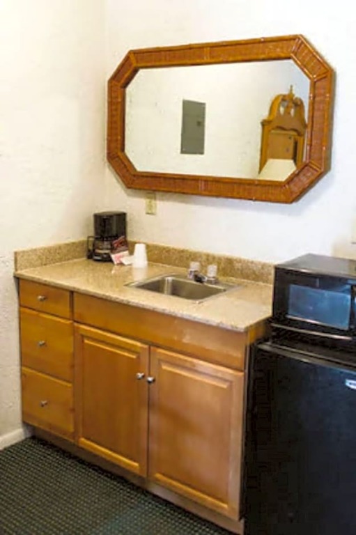 Channel Islands Inn - photo 22