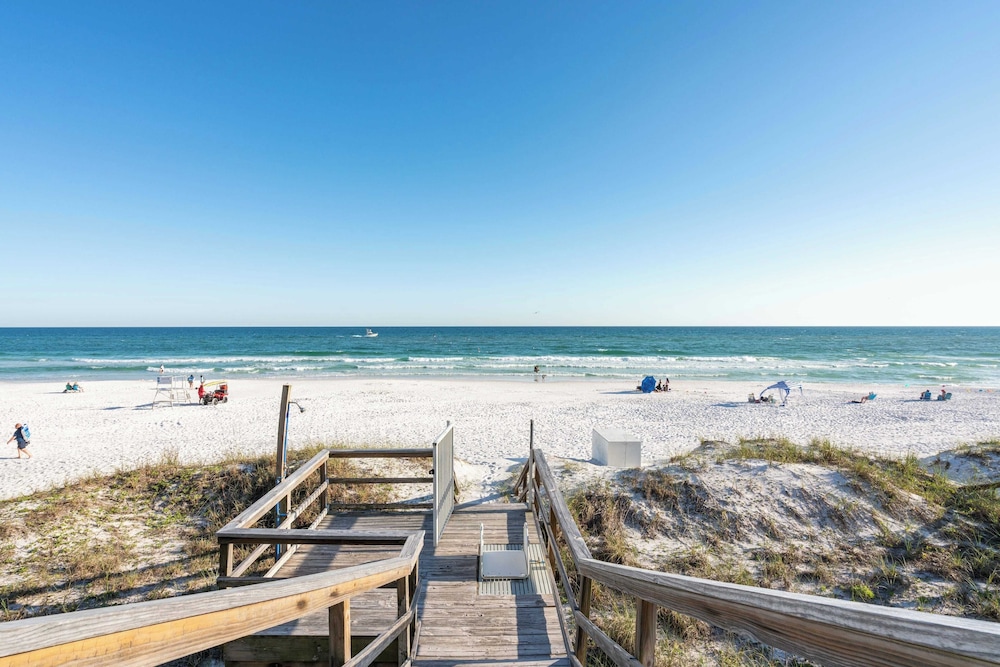 Promenade by Avantstay Beach Front Mansion w Breathtaking Views & Pool - photo 3