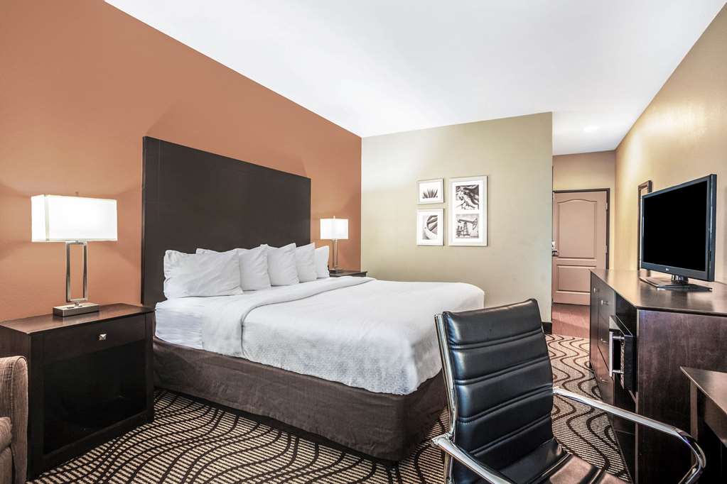 La Quinta Inn & Suites by Wyndham Beeville - photo 14