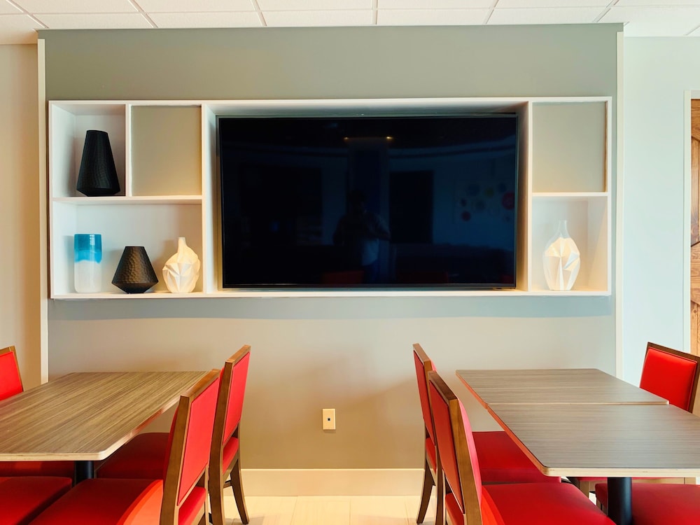 Holiday Inn Express & Suites Middletown by IHG - photo 27
