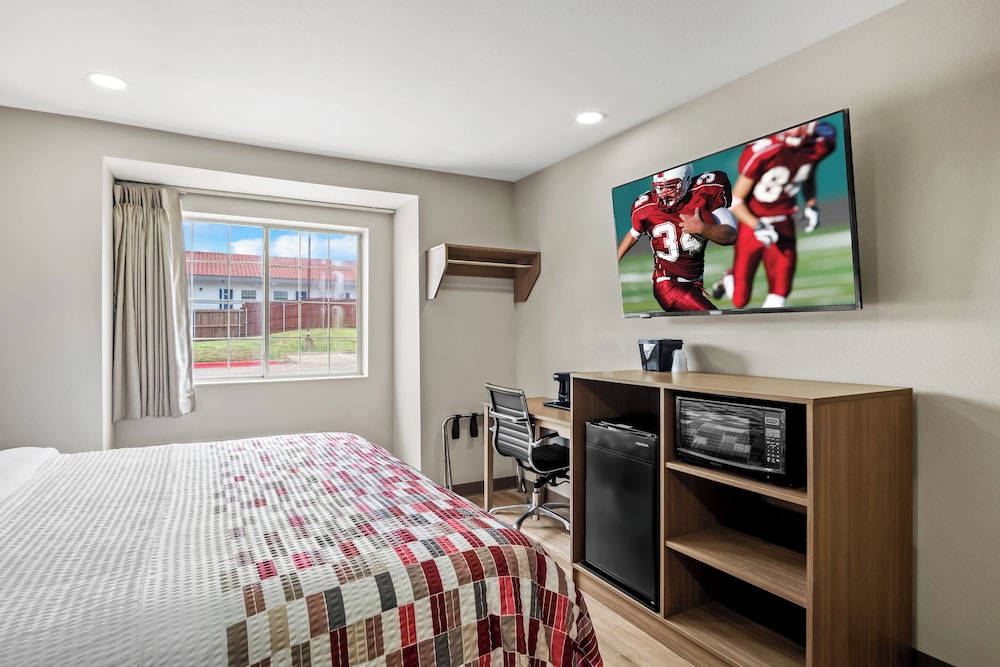 Red Roof Inn & Suites Euless DFW Airport Southwest - photo 23