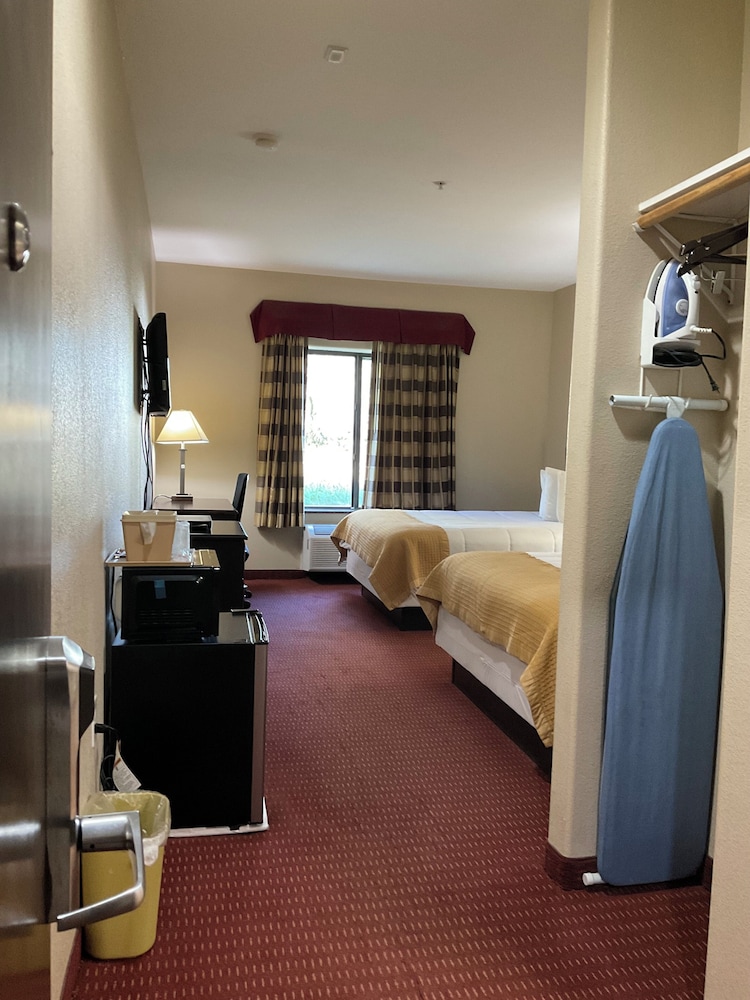 Yorktown Inn And Suites - photo 35