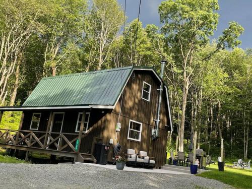 Private Cottage with Hot Tub in the Woods — 4-Star Luxury Hotel in Thompson, United States