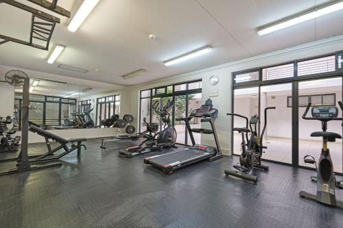 Hot Tub Gym Pool City and Harbour Views