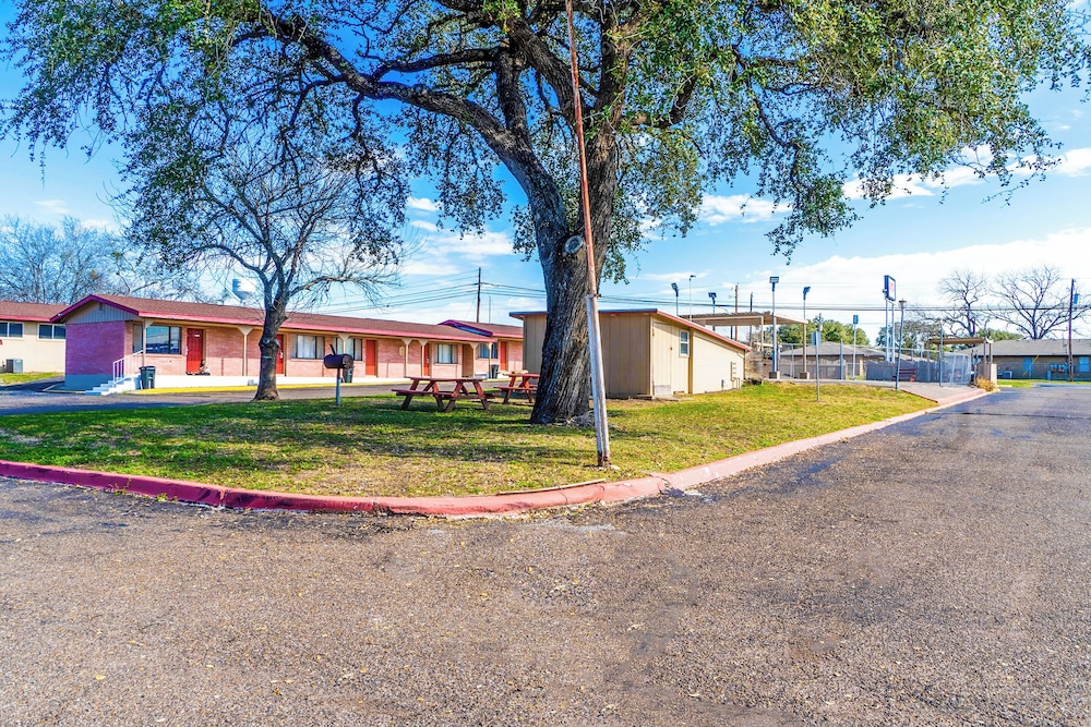 Oyo Hotel Beeville Us 181 - photo 83