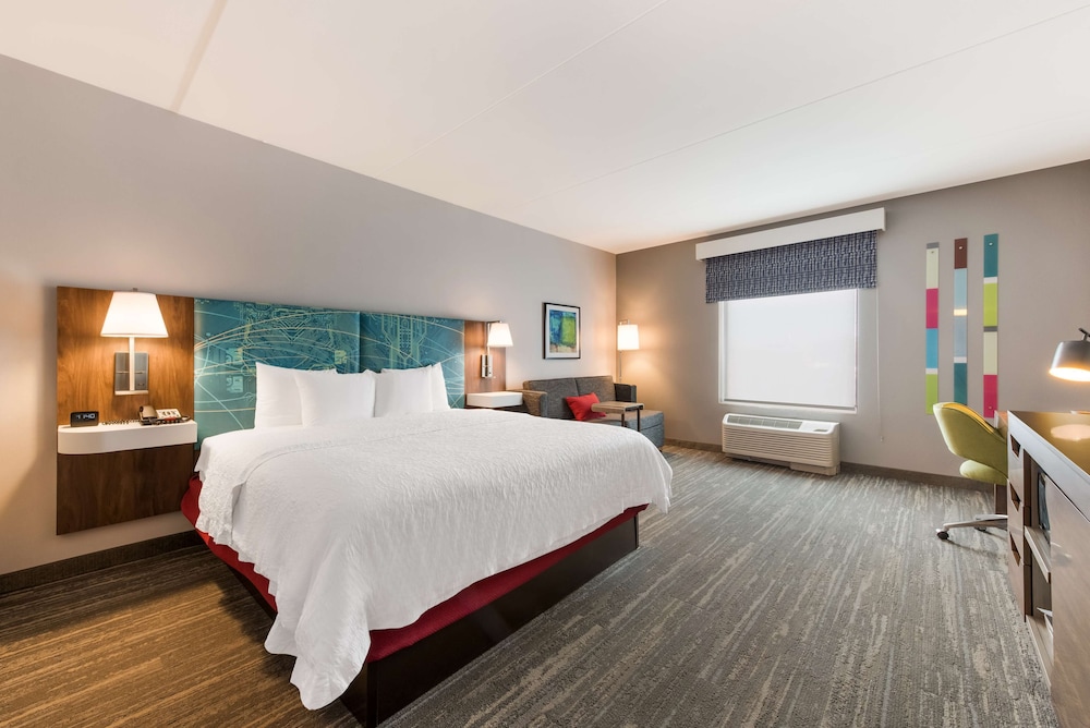 Hampton Inn & Suites Charlotte Airport - photo 18