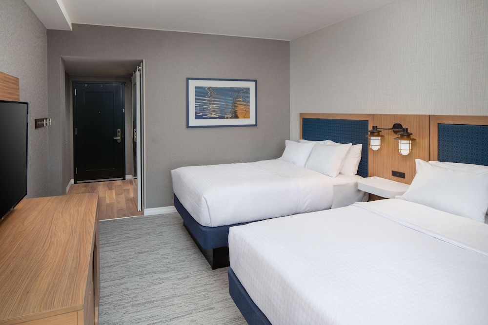 Hampton Inn Boston Seaport District - photo 13