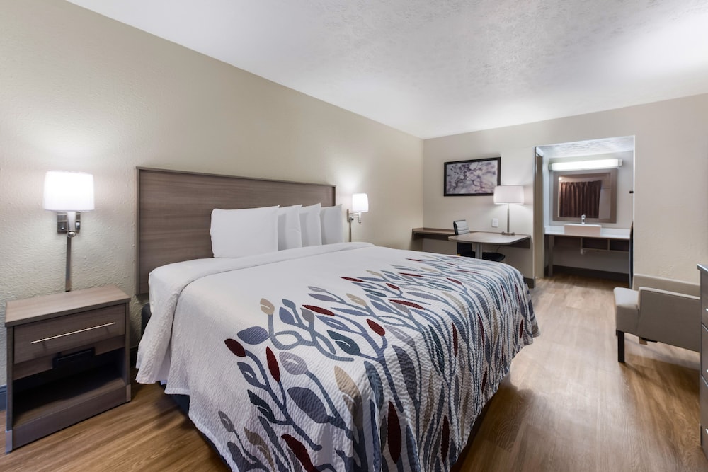 Red Roof Inn Dayton Moraine U of Dayton - photo 2