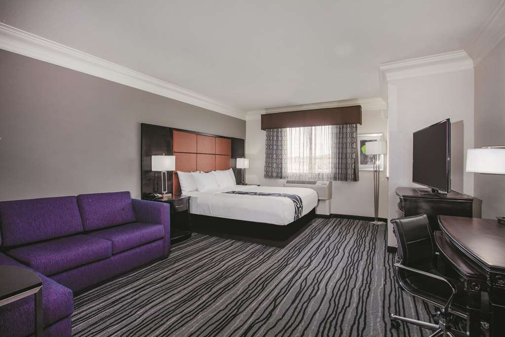 La Quinta Inn & Suites by Wyndham Dublin Pleasanton - photo 16