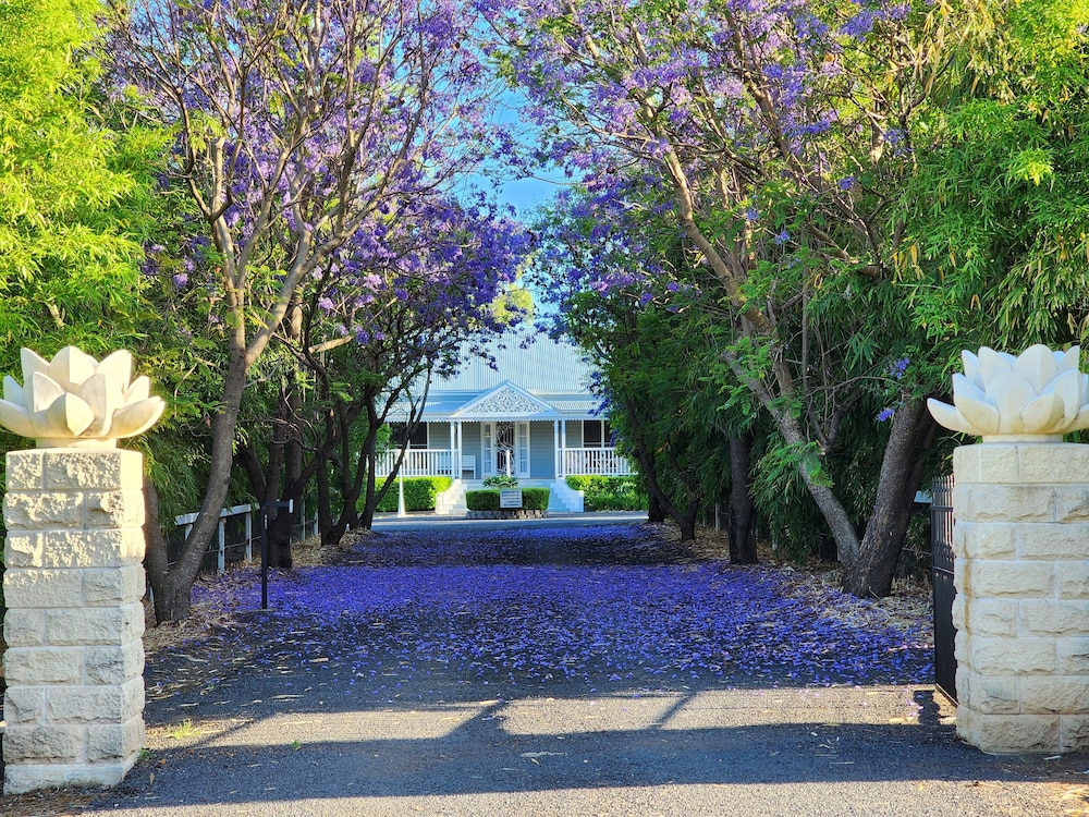 Jubri's Hideaway - carbon neutral hotel in Dalby