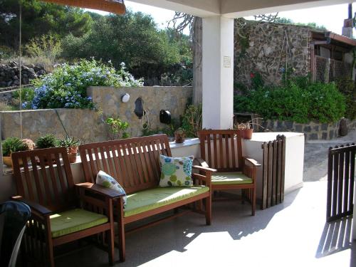 B And B Caserta 5126900 — Ustica