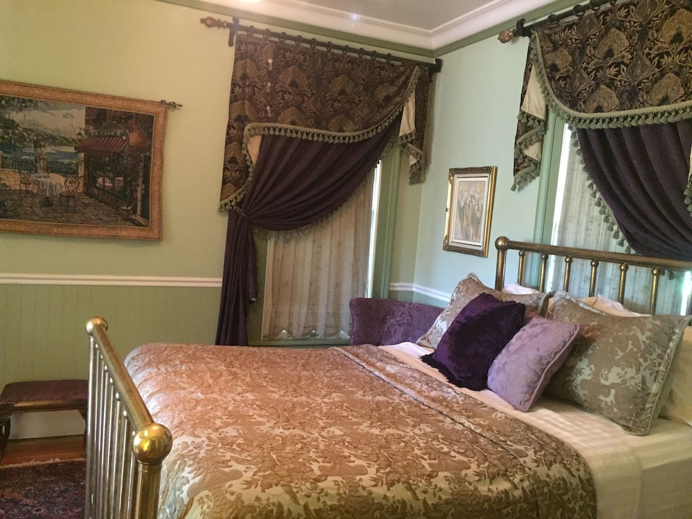 Weaverville Whitmore Inn - photo 13