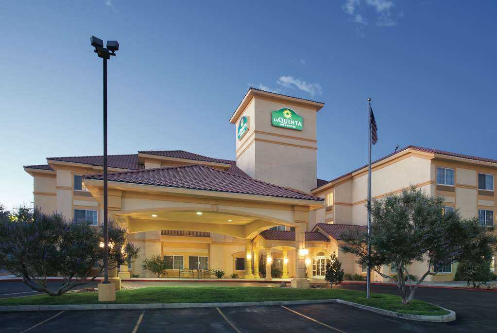 La Quinta Inn & Suites by Wyndham Albuquerque Midtown - photo 3