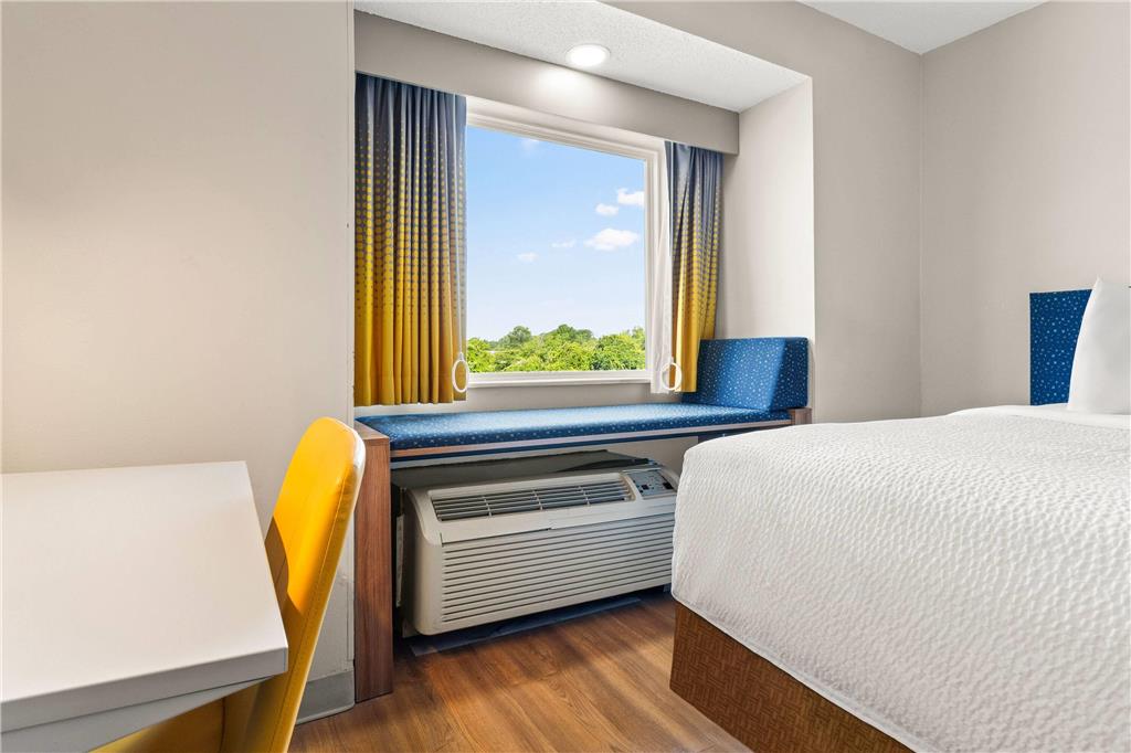 Microtel Inn & Suites by Wyndham Salisbury - photo 14