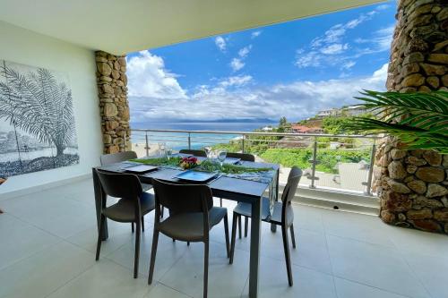 Tetavake Sunset stunning 2 bedroom condo with Moorea view pool and WiFi — 4-Star Luxury Hotel in Punaauia, French Polynesia