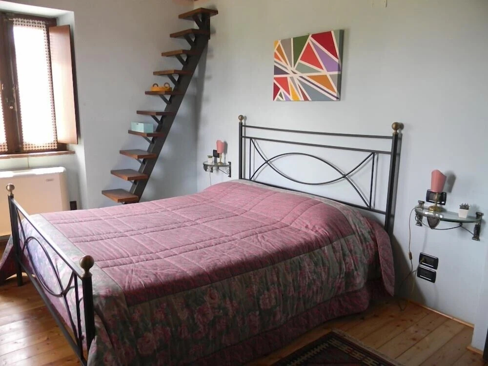 Verdidea Podere Castello in Radicofani, Italy