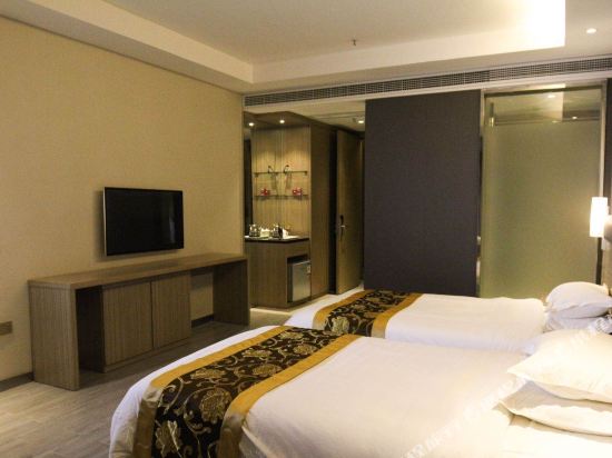 Baihua Hotel — hotel in Shishi