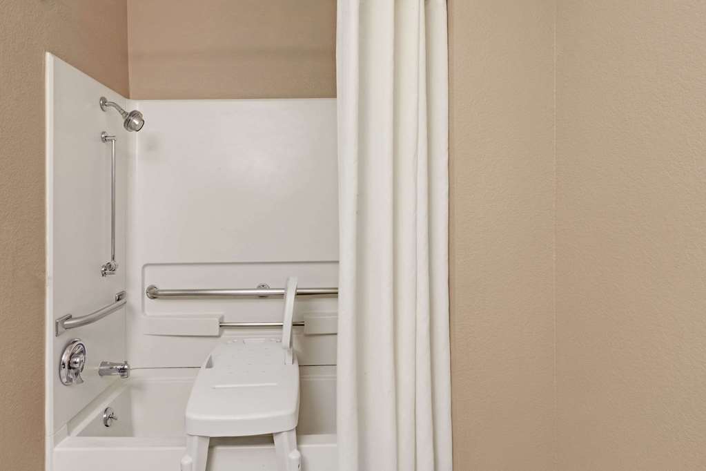 Super 8 by Wyndham Nashville Dntn Opryland Area - photo 11