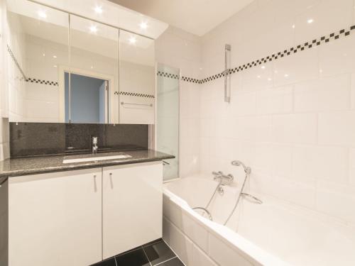 Apartment Queen Mary 503 with terrace by Interhome — 4-Star Luxury Hotel in Bredene, Belgium