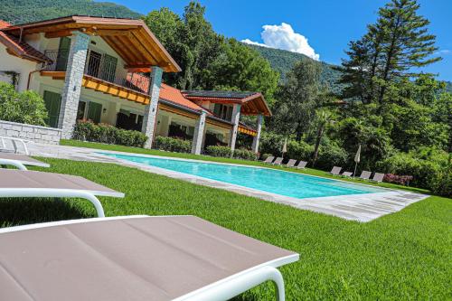 House & Pool — 4-Star Luxury Hotel in Mergozzo, Italy