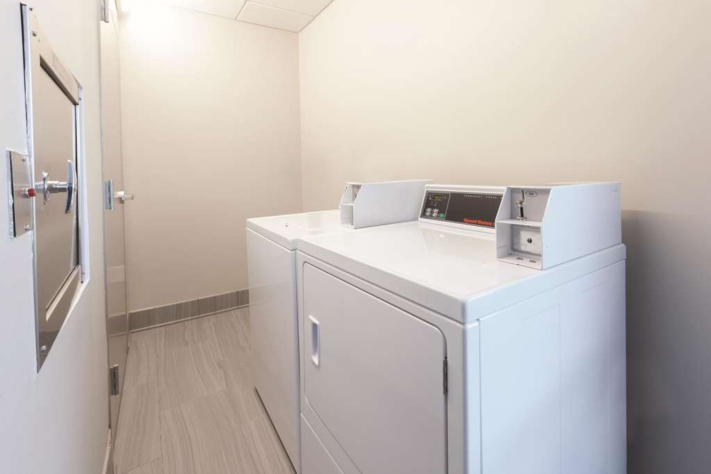 La Quinta Inn & Suites by Wyndham Terre Haute - photo 32