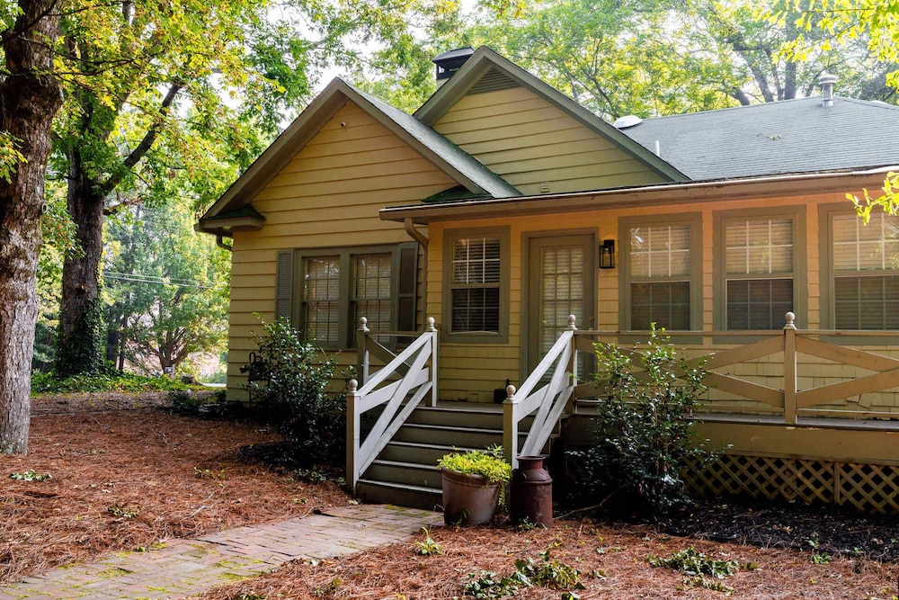 Beautiful Home in Historic Downtown Norcross — 4-Star Luxury Hotel in Norcross, United States
