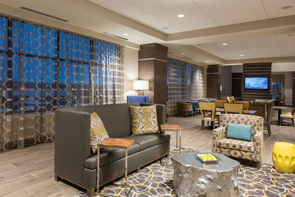 Hampton Inn & Suites Grand Rapids Downtown - photo 3