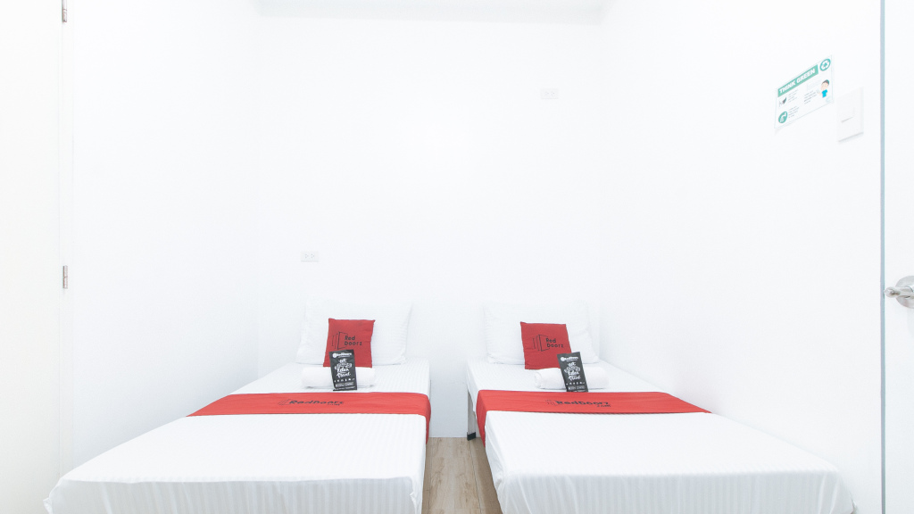 RedDoorz @ Pasay Centrale Hotel — Pasay — photo 3