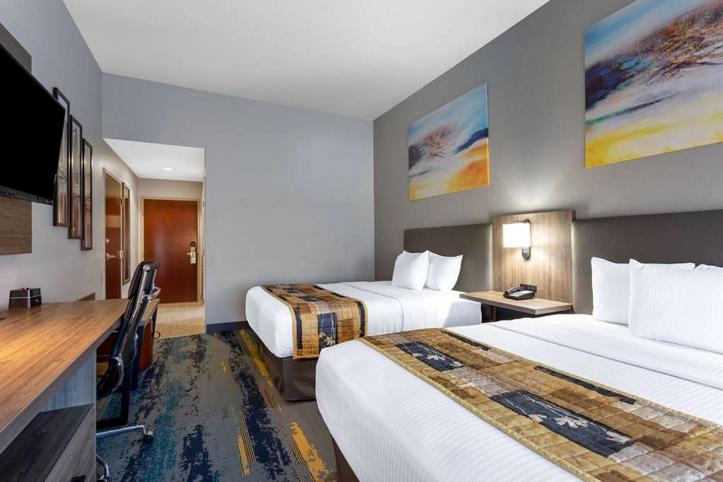 La Quinta Inn & Suites by Wyndham Tampa Central - photo 13