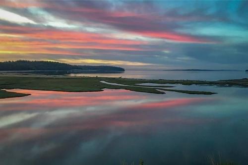 Beautiful Oceanview Retreat 2 Bedroom Home — 4-Star Luxury Hotel in Port Hadlock-Irondale, United States