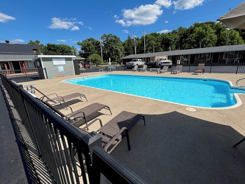 Valley Inn and Suites - photo 47
