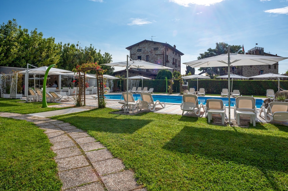Villa Corte Degli Dei — 4-Star Luxury Hotel in Lucca, Italy
