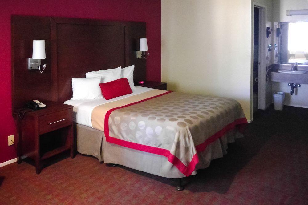 Econo Lodge Gilroy - photo 10